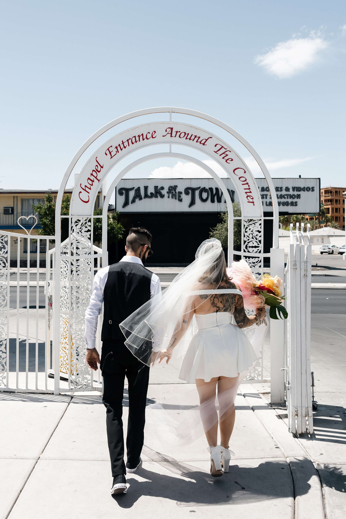 42_riskyexposure_sasha-andy_las-vegas-elopement-photography