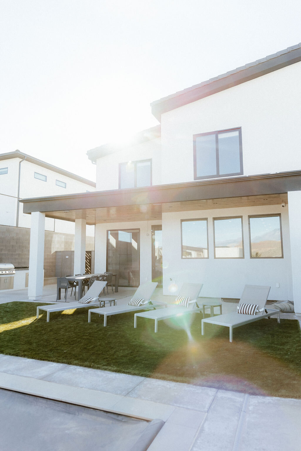 Beezah_FrankiesPlace_ALL-371