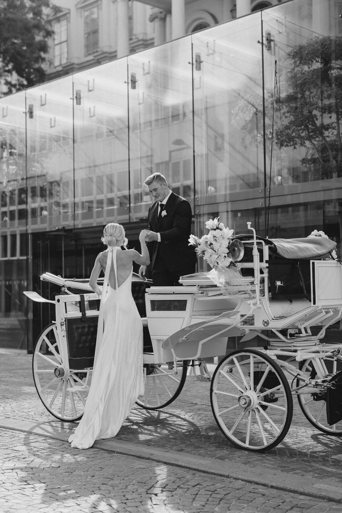 intimate-wedding-vienna-palais-coburg-nfl-player-9