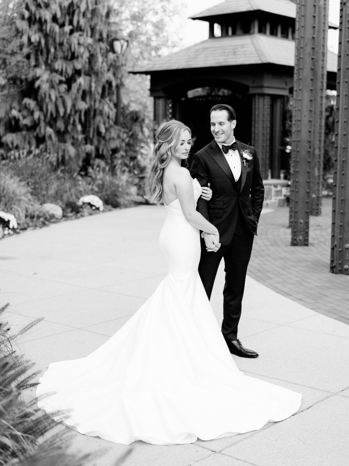 Phoenixville-Foundry-Romantic-Fall-Wedding-Photographer-Bride-Groom-Photos50