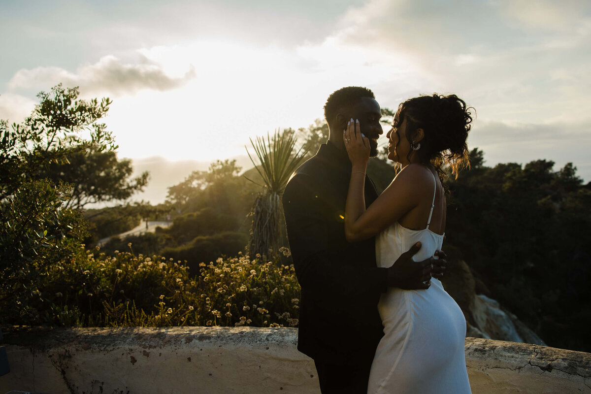 romantic-cliffside-elopement-photo