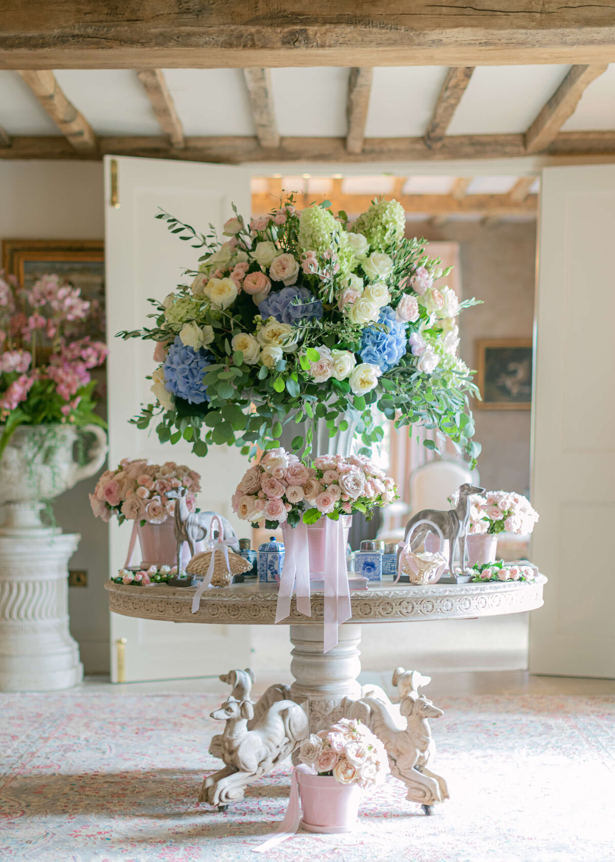 chloe-winstanley-weddings-floral-centerpiece-bouquet