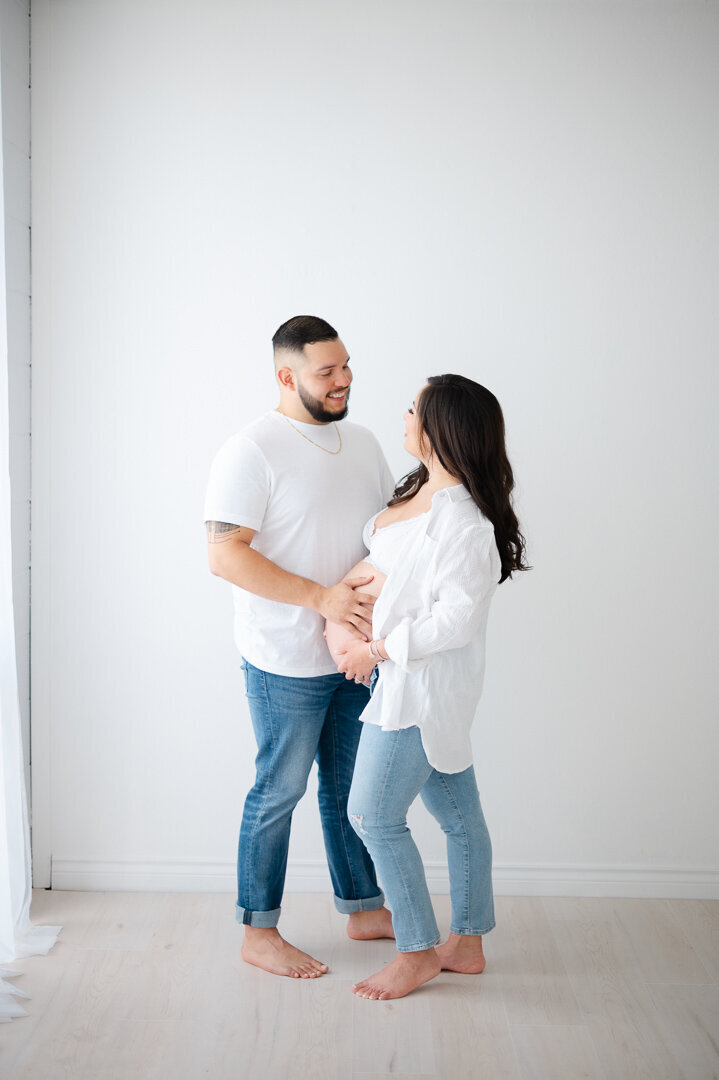 maternity photographers nwa-8632