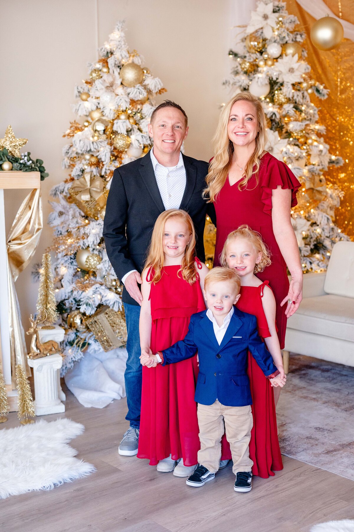 Colorado-Springs-CO-Kindle-Studio-Christmas-Mini-Session-Magnolia-and-Grace-Photography-Co-StacyC-# (1)-7