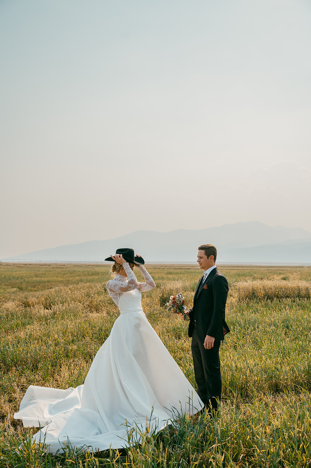 presley-gray-photo-Deerlodge-rustic-western-Montana-wedding-4300
