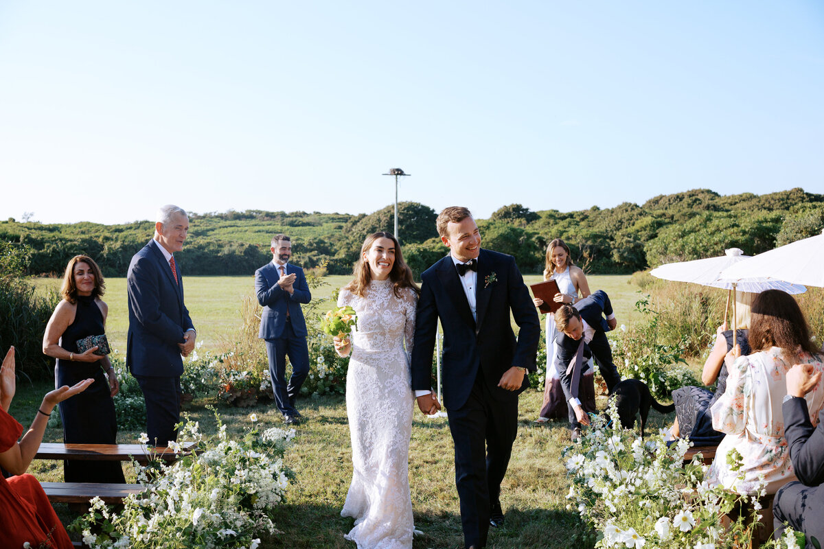 Marthas-vineyard-wedding-planner-kg-events-design-luxury-destination-weddings-private-events-corporate-events-aquinnah-ma-event-designer-outermost-inn-outdoor-tented-wedding-reception-black-frame-tent-28