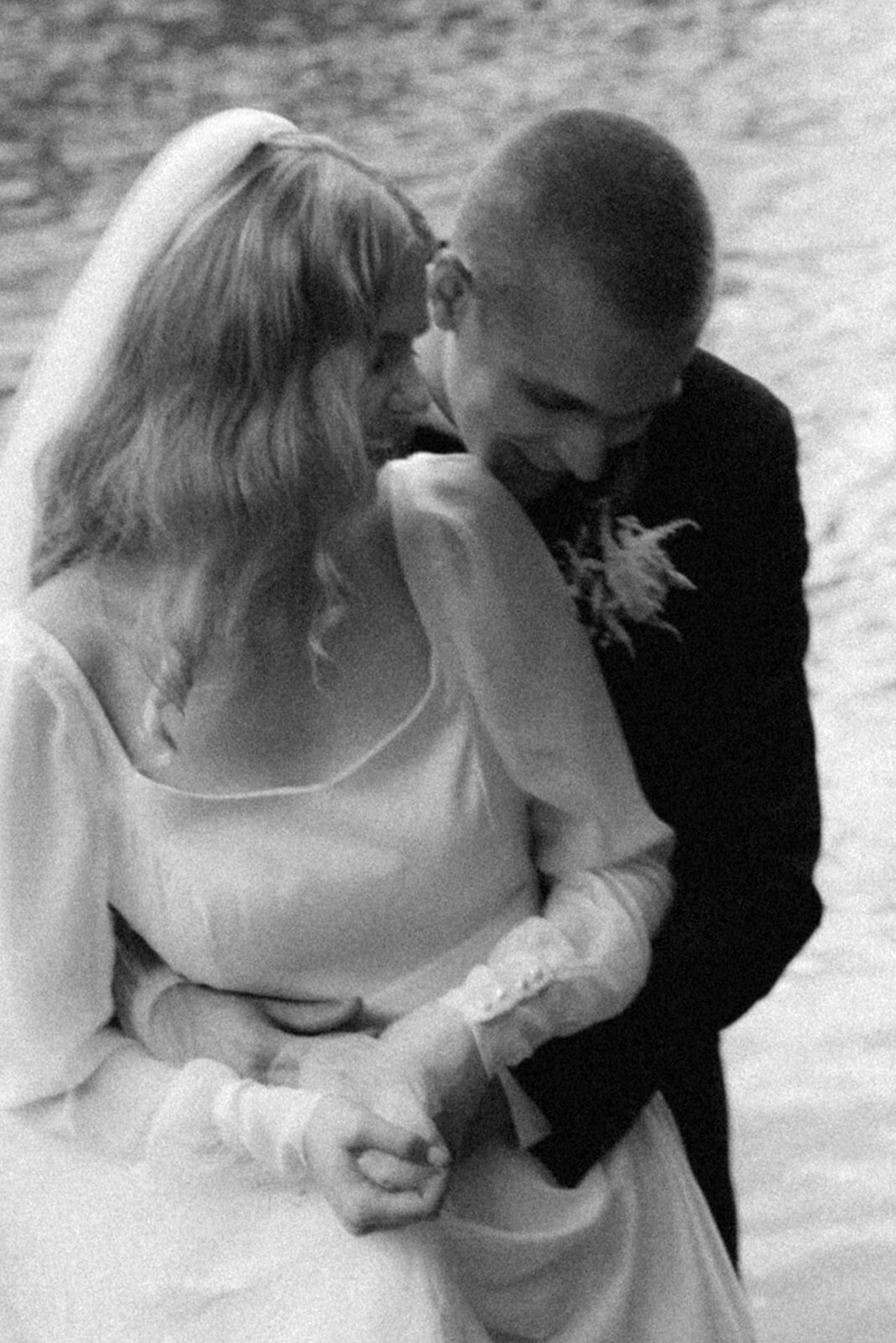 Wedding photo of an Intimate and romantic wedding  photography session in Porvoo by photographer Hannika Gabrielsson