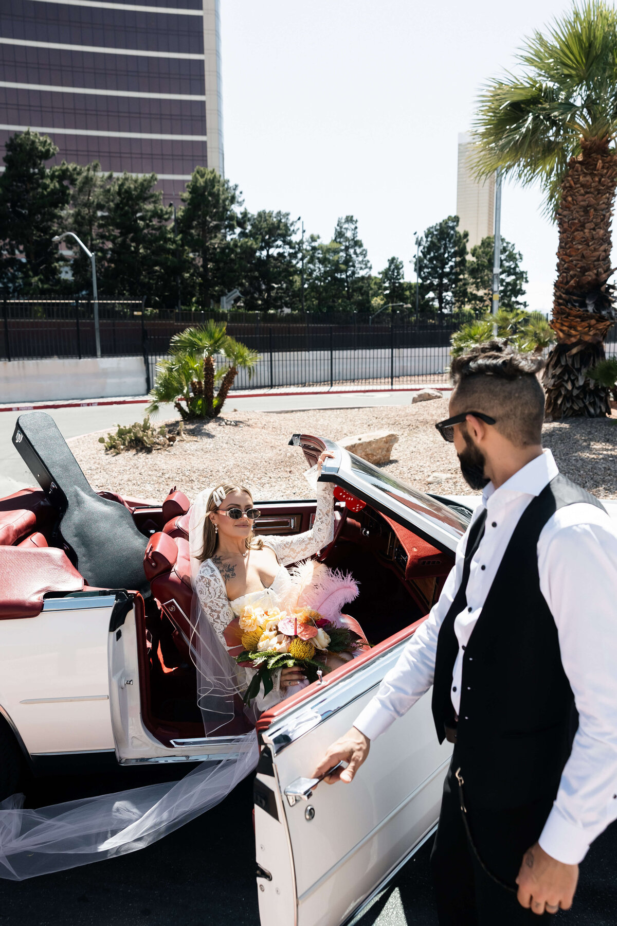 79_riskyexposure_sasha-andy_las-vegas-elopement-photography