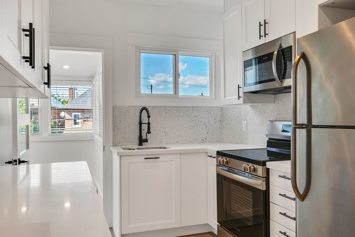 18-web-or-mls-15_003_Kitchen