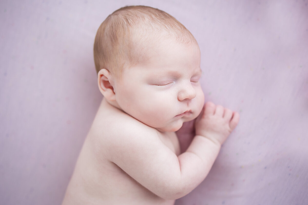 championsgate-newborn-photographer-travels-to-your-home 0504