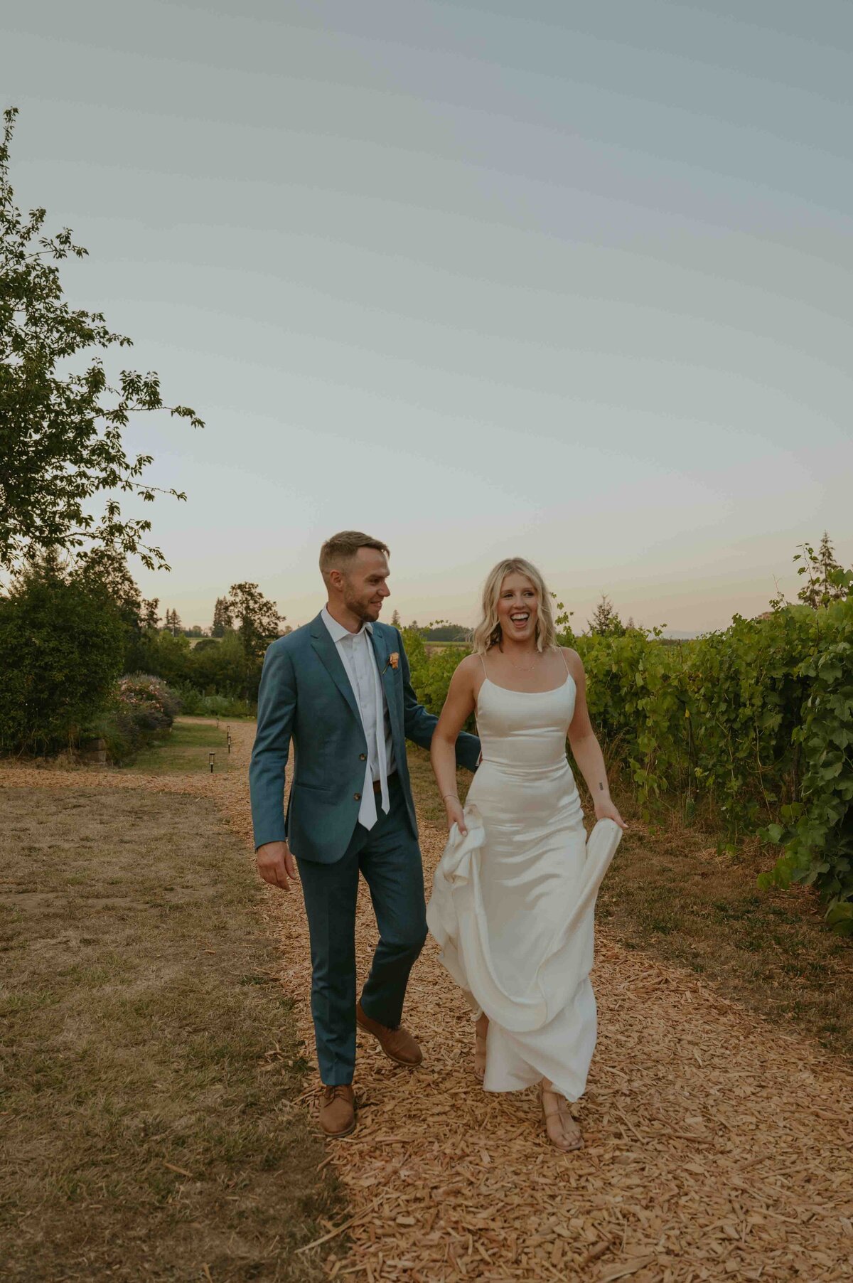 Oregon-Vineyard-wedding-photos-69