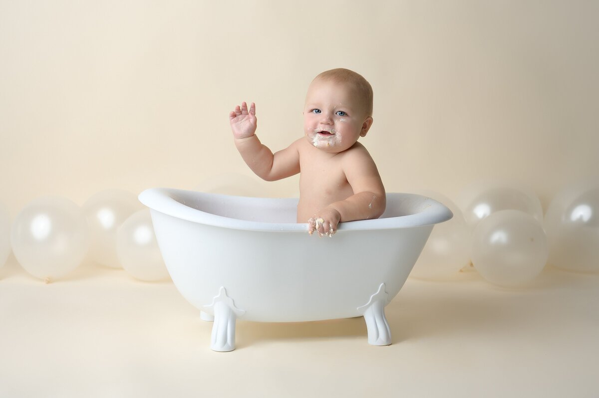 First birthday splash bath after cake smash photos in West Lake Worth, FL