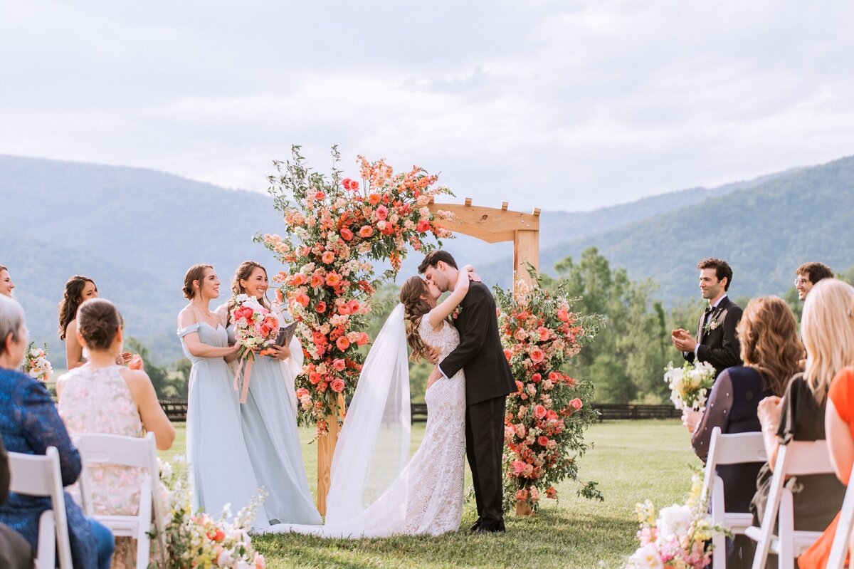 DSC_8669_Virginia-Wedding-Florist-Gossamer-Floral-Designer