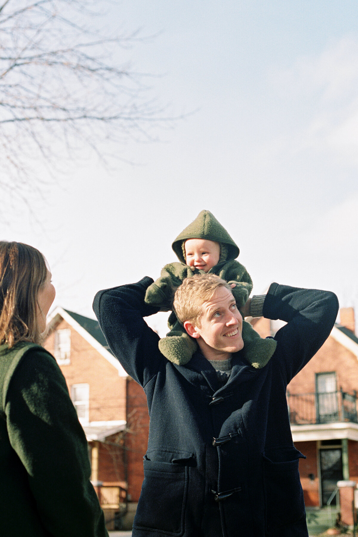 outdoor-family-portrait-session-on-film