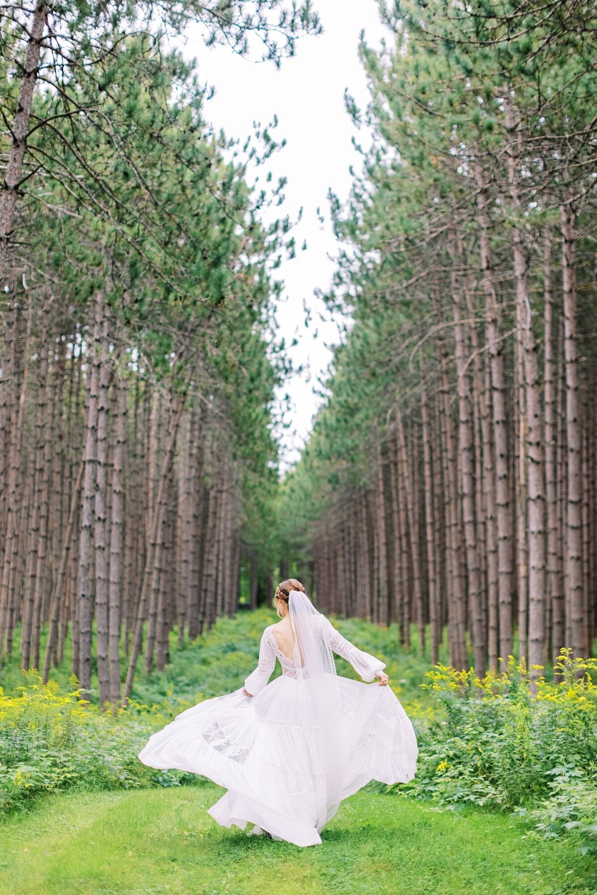 Cunningham-Farm-Boho-Colorful-Maine-Wedding-Photography_0056