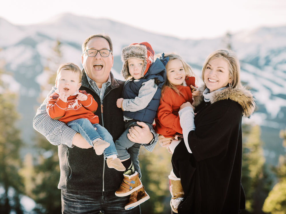 Colorado-Family-Photography-Vail-Mountaintop-Winter-Snowy-Christmas-Photoshoot20