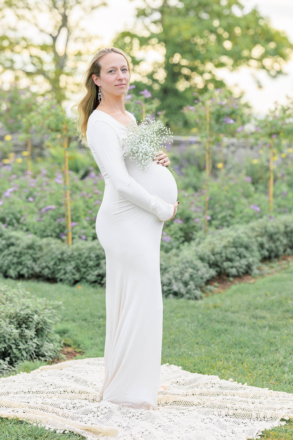 rose-garden-maternity-session-harkness-memorial-connecticut-35