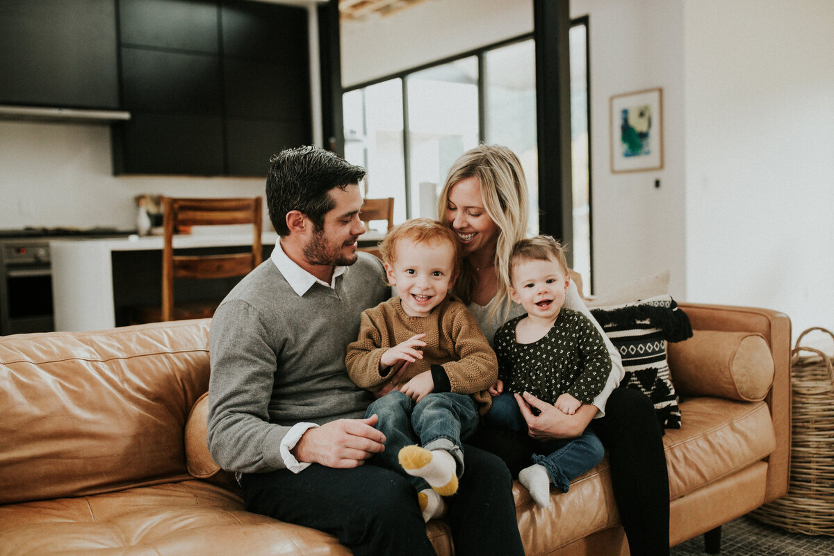 family-session-in-home-montana-16