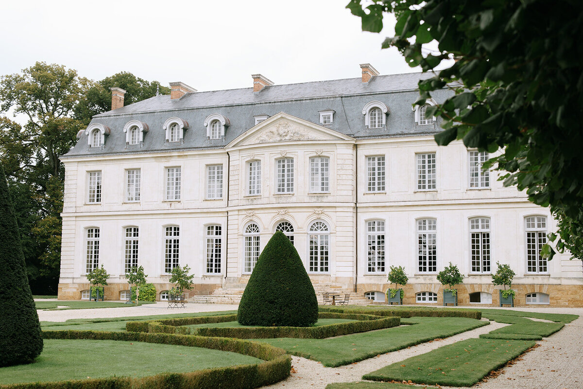 Ivory garden chateau with gorgeous windows and Q