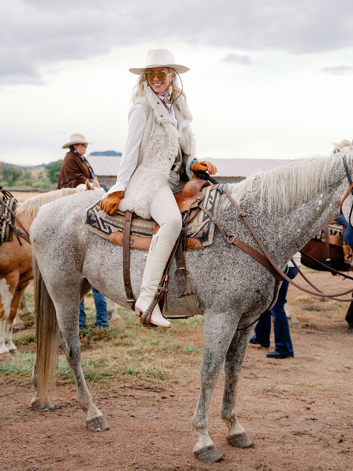 susan-dan-wedding-ladies-horseback-12_websize