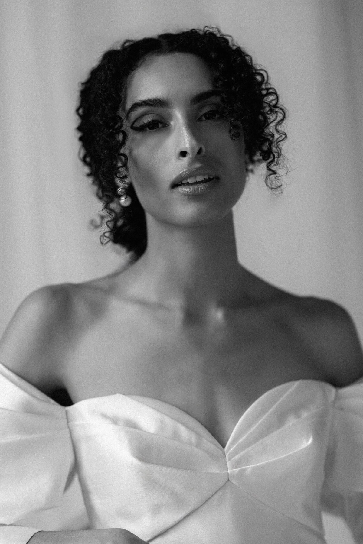 515-Cool-Girl-Bride-Inspiration-at-Toronto-Carpet-Factory-Creative-11