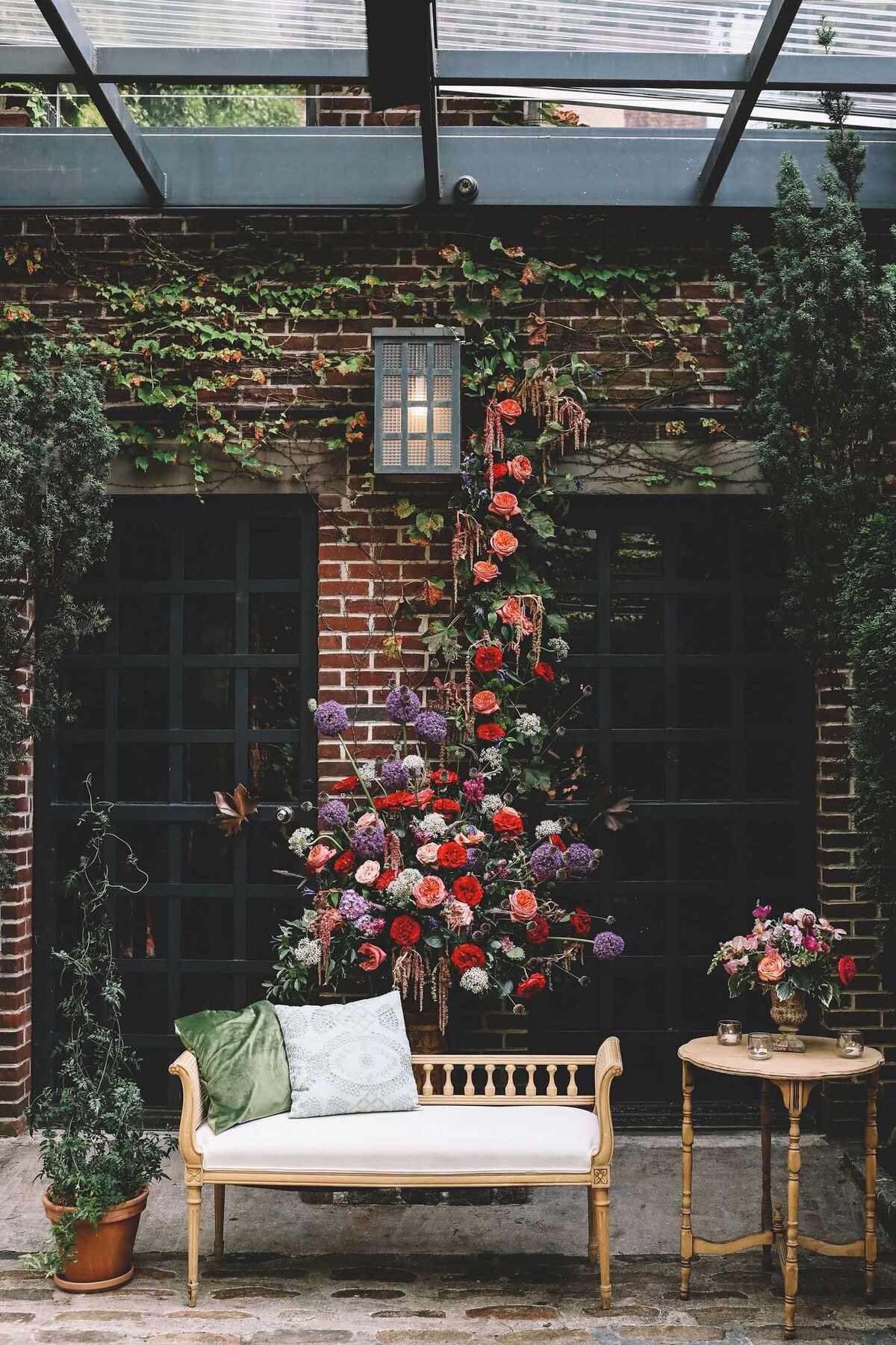 jaclyn-fisher-events-planning-colorful-summer-garden-wedding-in-nyc-39