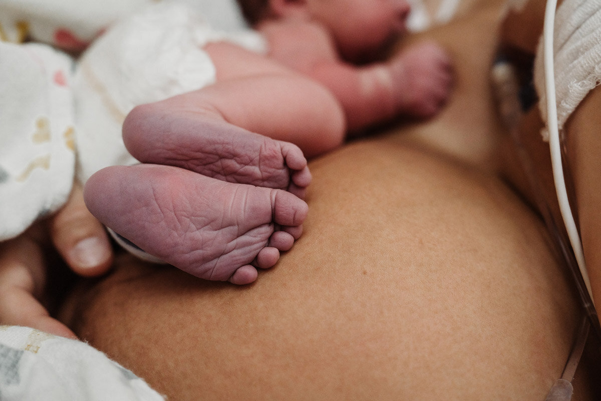 cesarean-birth-photography-natalie-broders-d-114