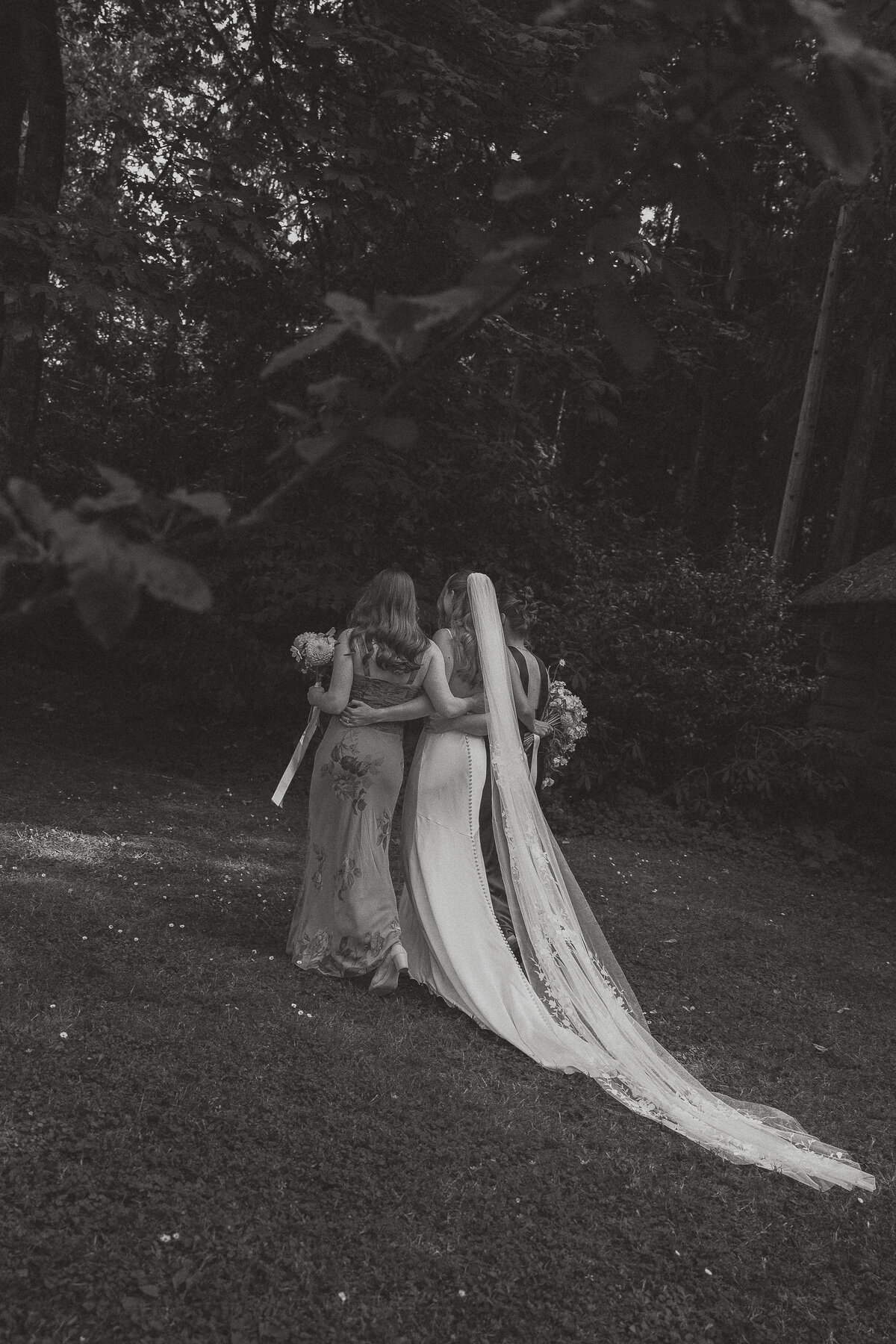 Bride with her wedding party at Heritage Acres in Saanichton by Latitude 49 Photography