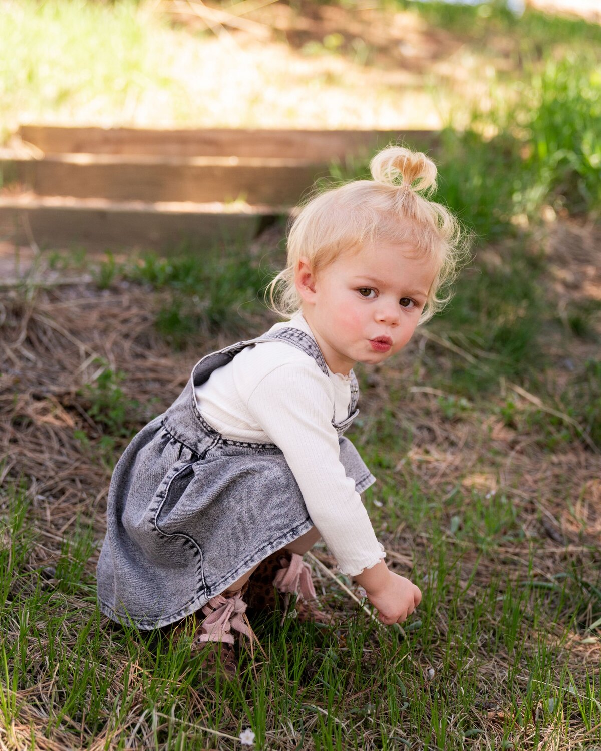 denver family photographer - little girl playing in grass