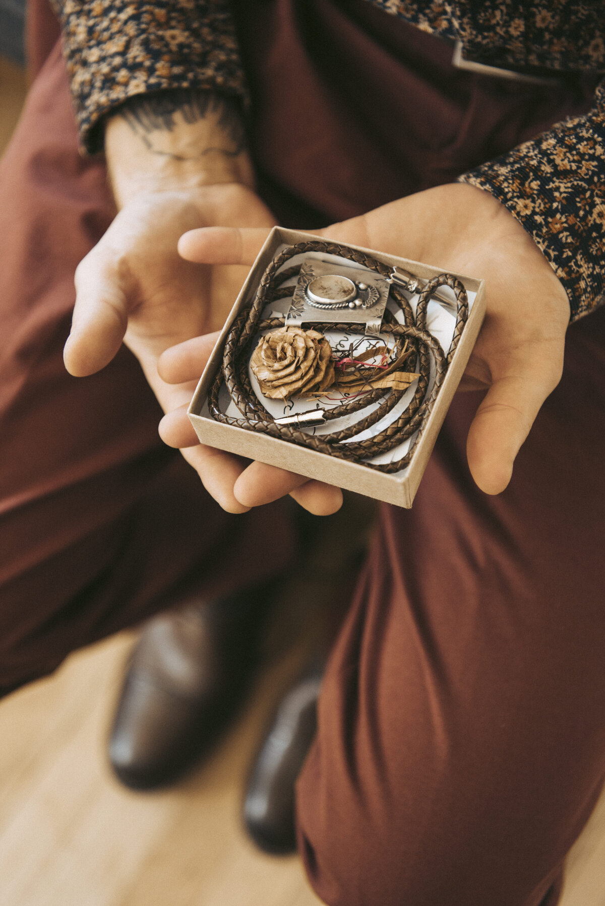 _1_K&D_70s_Eclectic_Micro_Wedding_-76