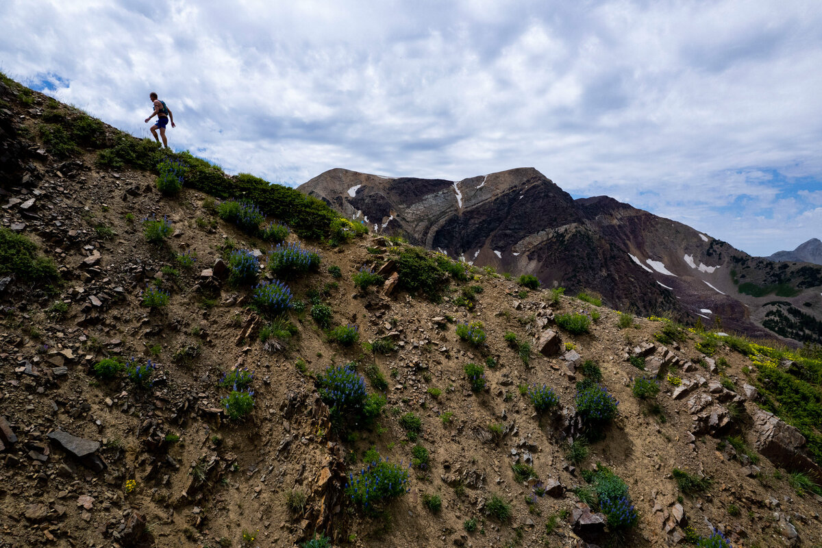 kansas-city-sports-photography-0131-mountain-biker-riding-down-steep-hill