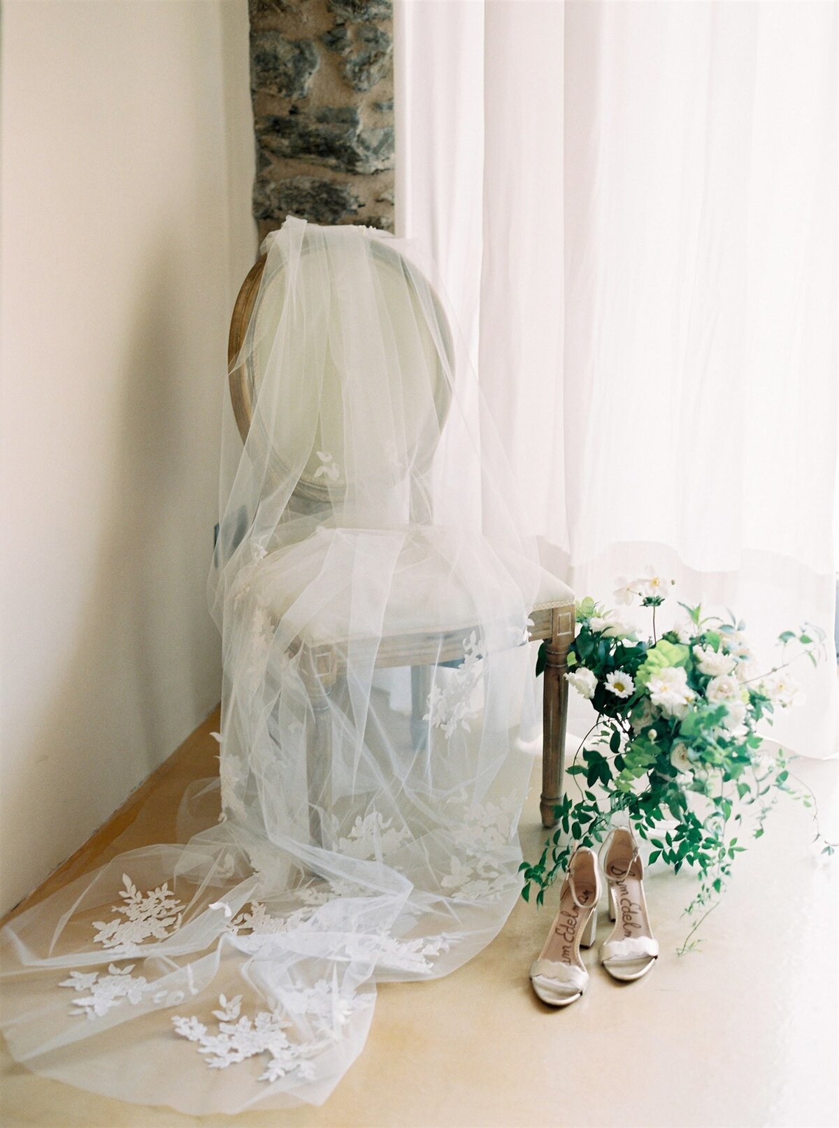 Garden wedding themed and elegant veil