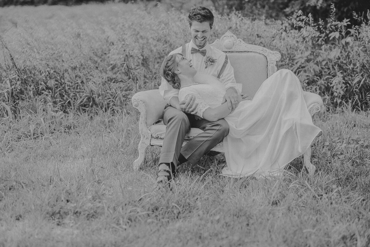 wedding photos | Iowa wedding photographer | Iowa Photographer | Playlife | Cedar Rapids | Iowa City | Kalona | Alaynna Ann Schwartz-4