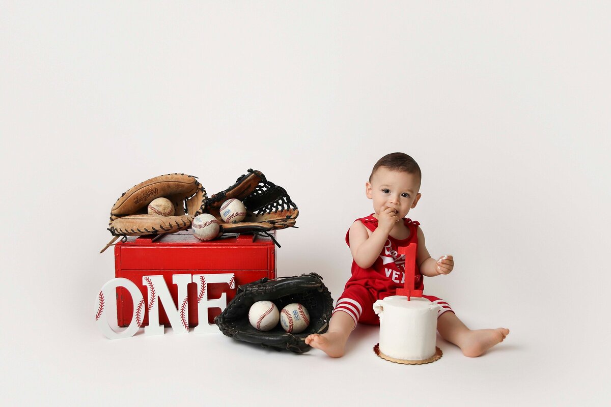 Baseball cakesmash boy