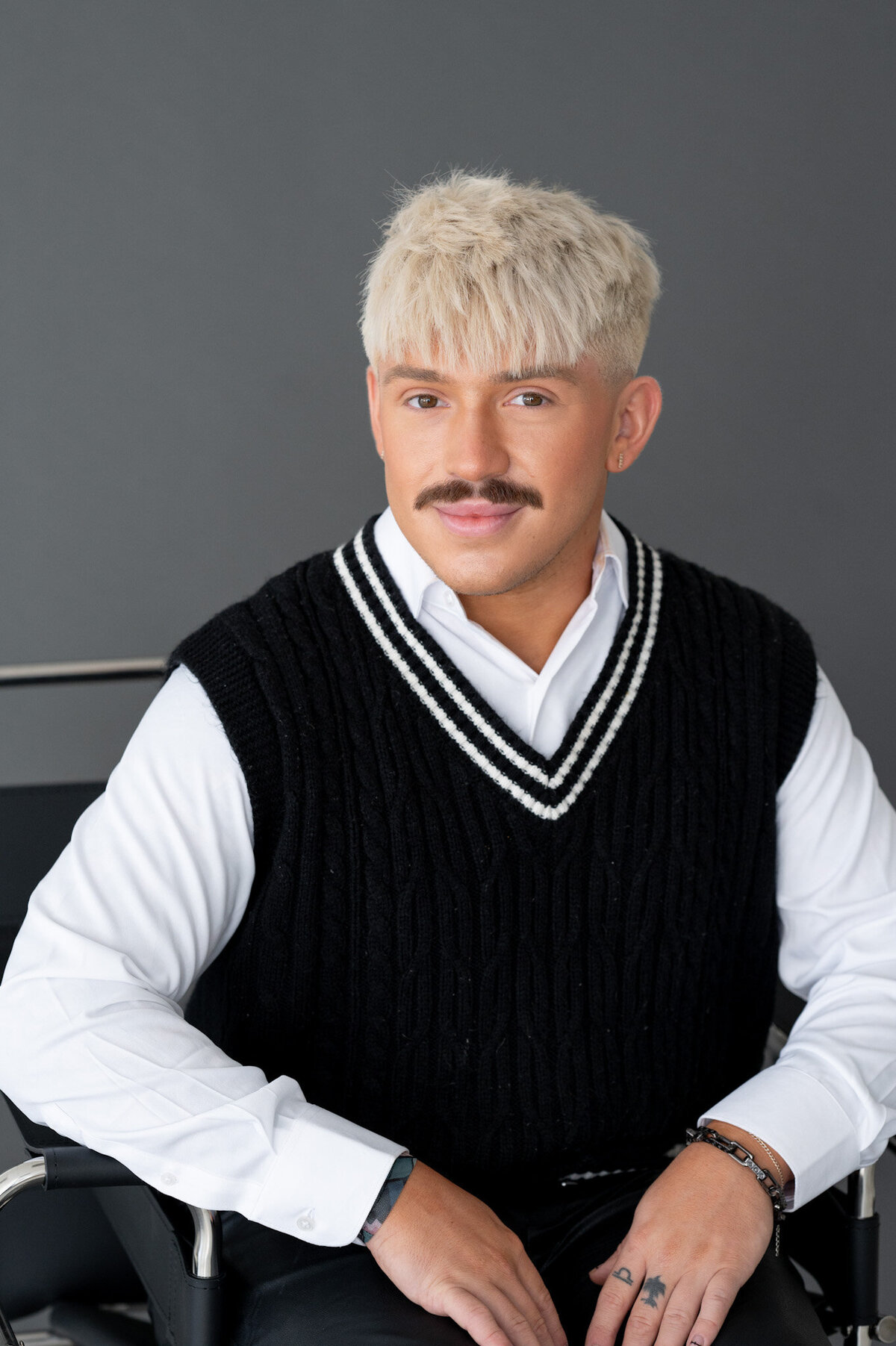 handtiedbyhim-creative-studio-branding-session-jax-mini