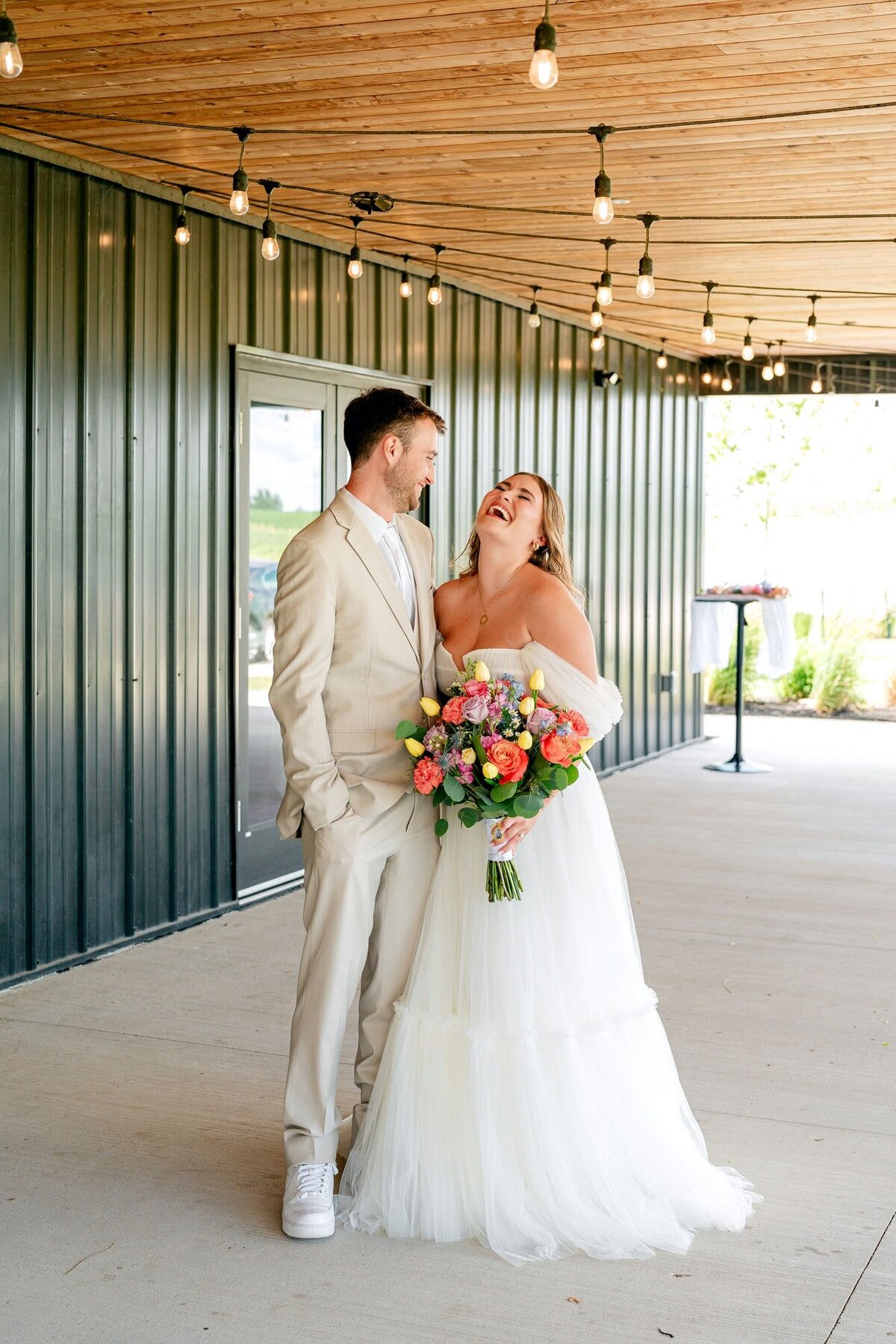 bride-groom-laughing-floral