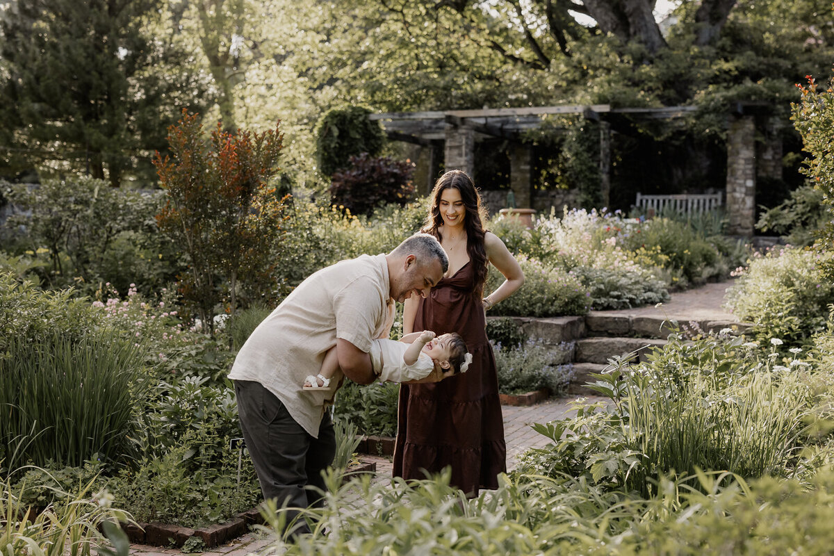 family photoshoot at cross estate gardens nj