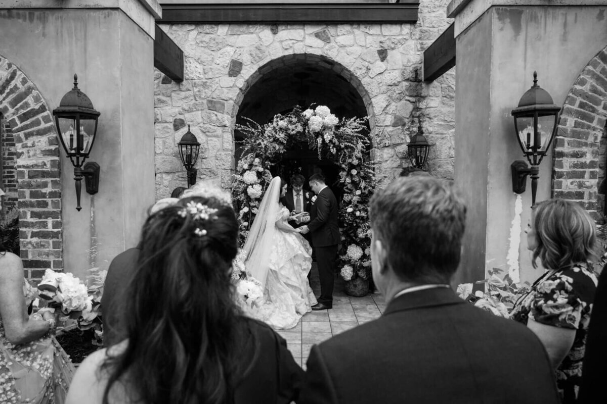 small-intimate-wedding-underneath-big-arbor