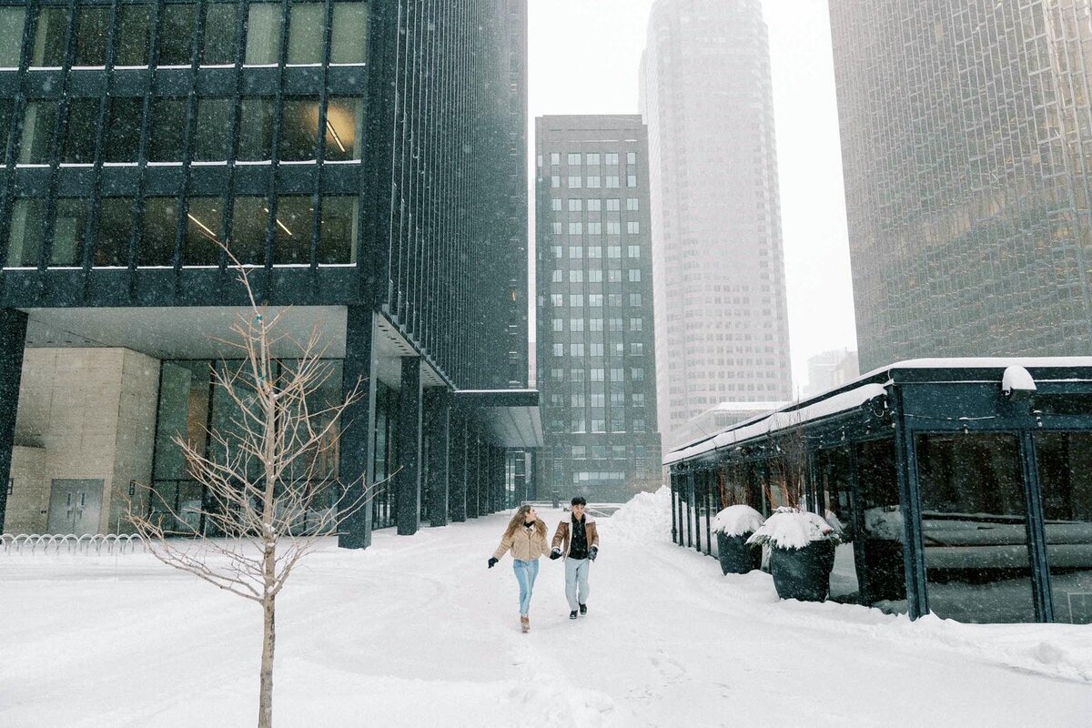 E10-Winter-snowy-engagement-photoshoot-in-Toronto-Zhan-and-Tina-2025-02-16-2500px-1084