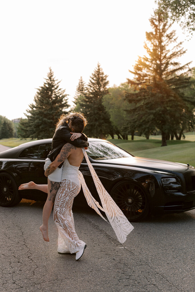 Couple sunset photos at Sugar Pine Island, a romantic wedding venue in Foothills, Alberta, featured on the Brontë Bride Vendor Guide.
