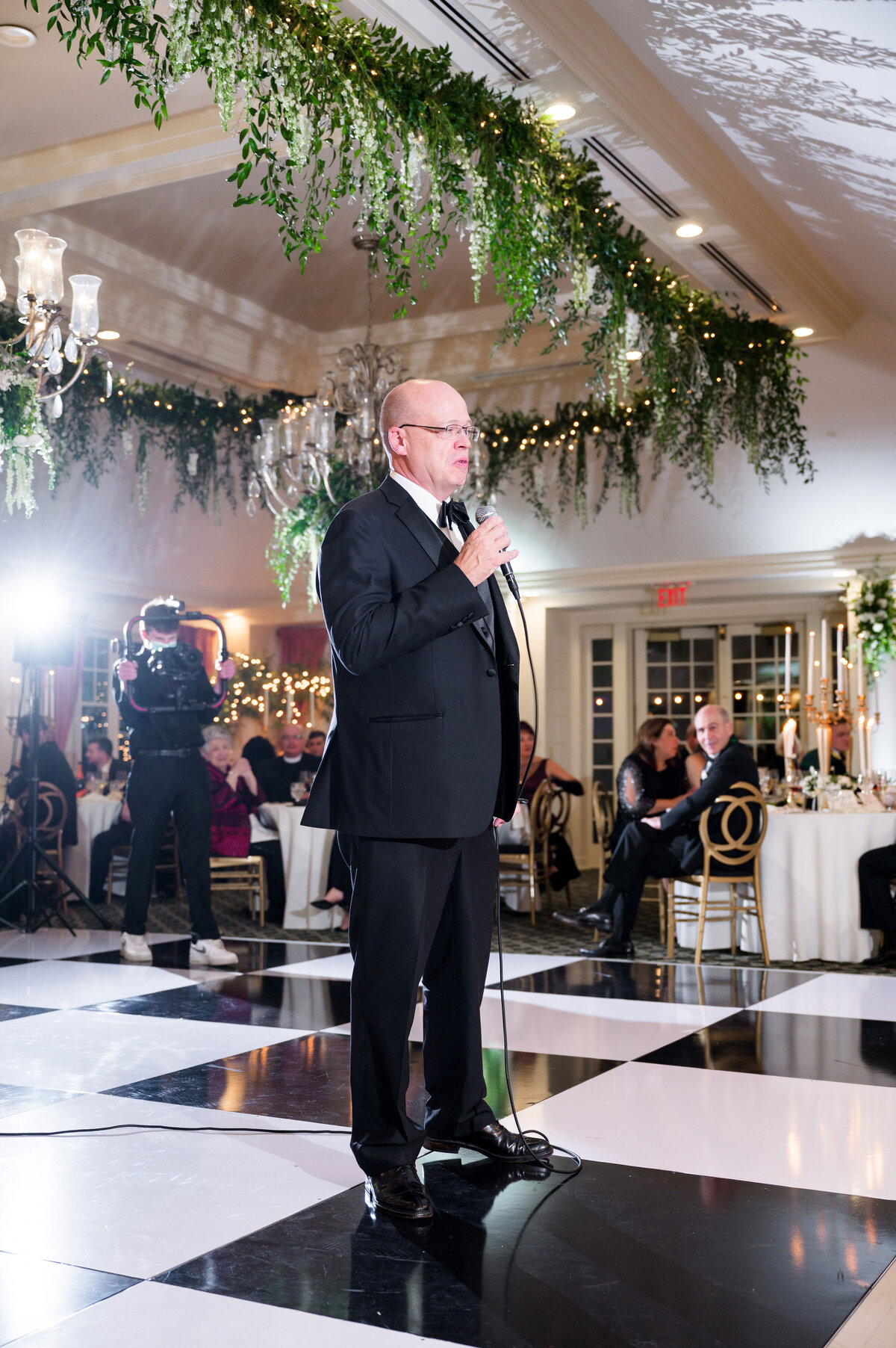 father giving a speech at a wedding reception at kahkwa club
