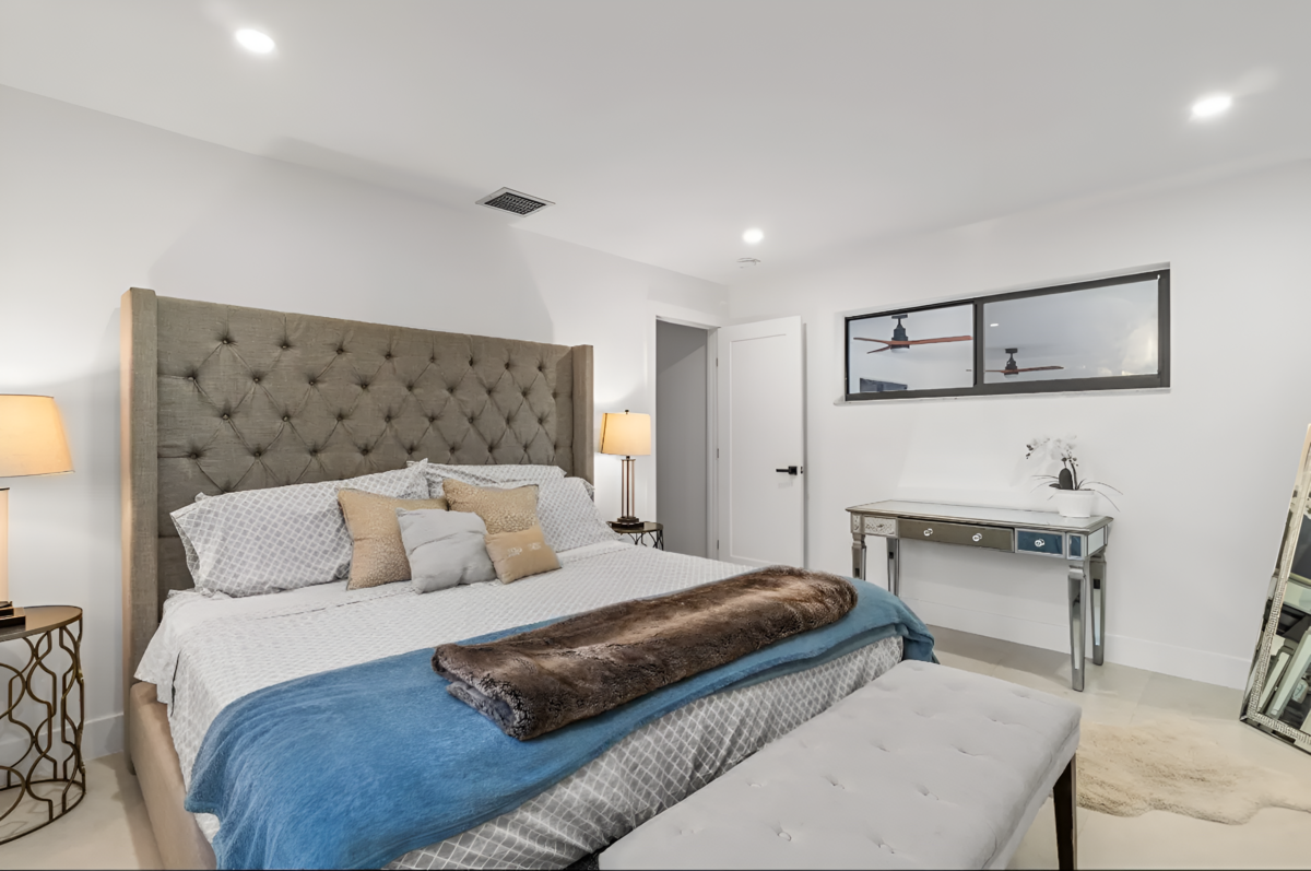 Bedroom 1 (2)
