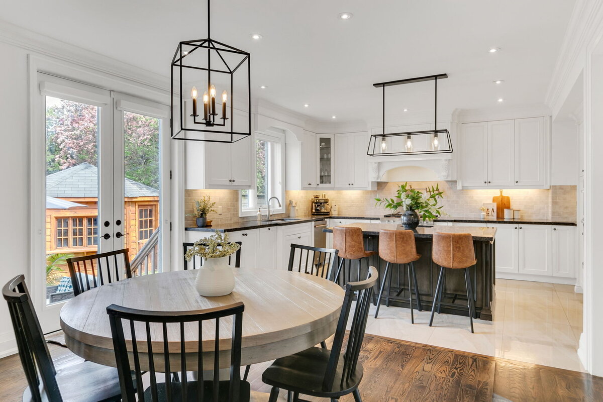 32-web-or-mls-17_003_Breakfast Area