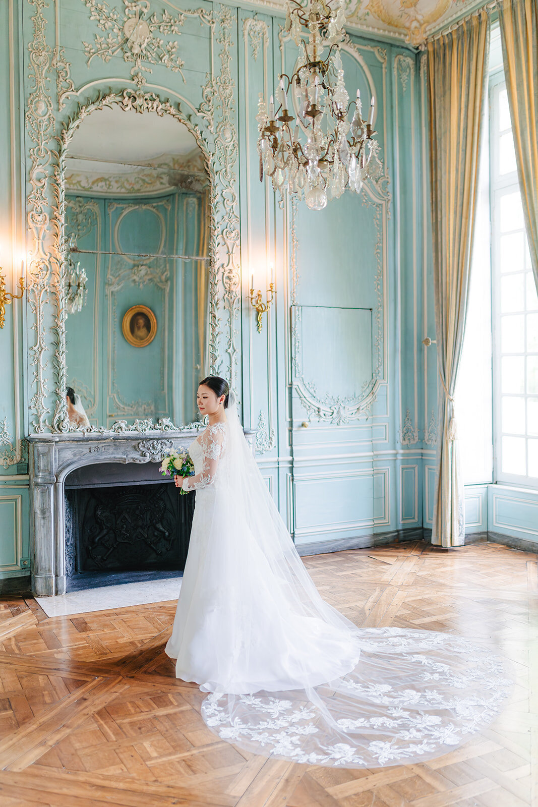 MorganeBallPhotography-Wedding-ZoeEdward-07-ChateauChamplatreux-GettingReady-72-