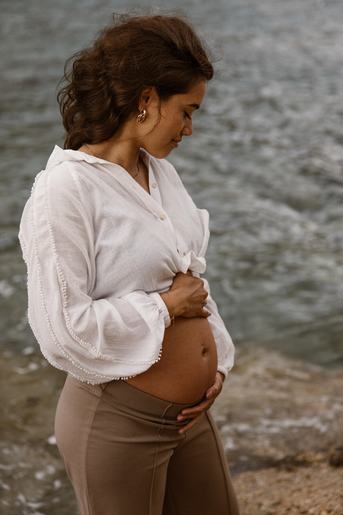 Woman in front of the sea on Ibiza posing for pregnancy pictures