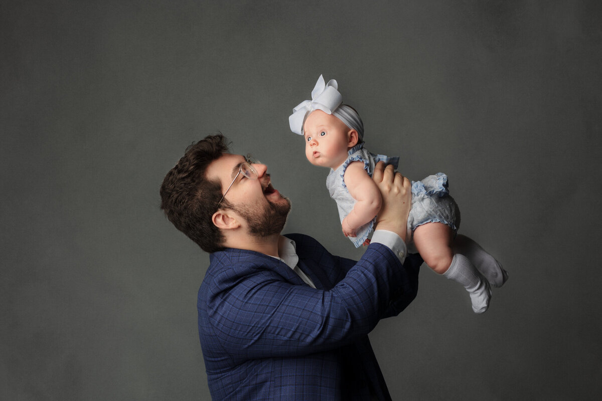 NWA family photographer, Northwest Arkansas best family photography, family portraits near me, professional family photos, family photography packages