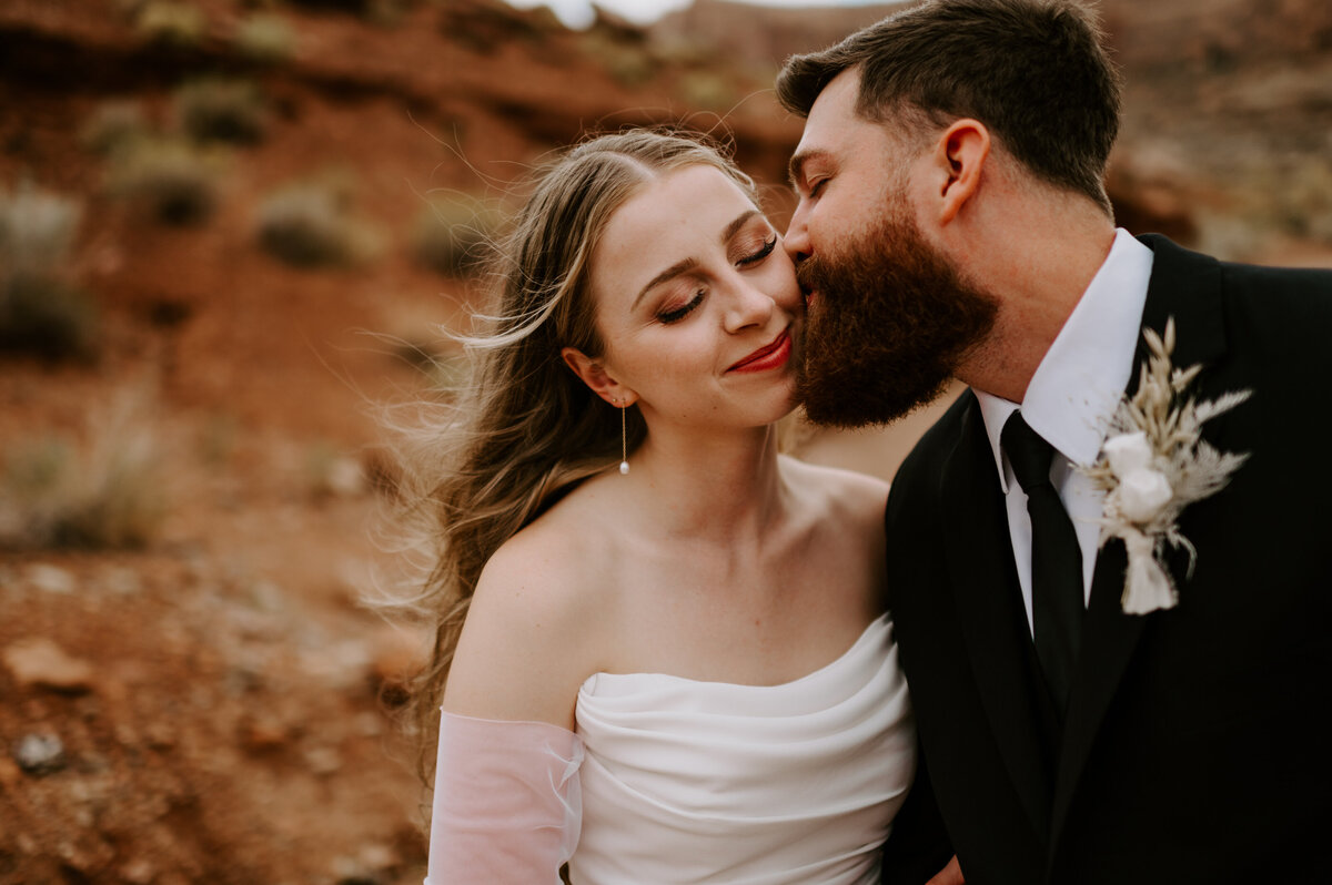 red-earth-moab-utah-wedding1976-2