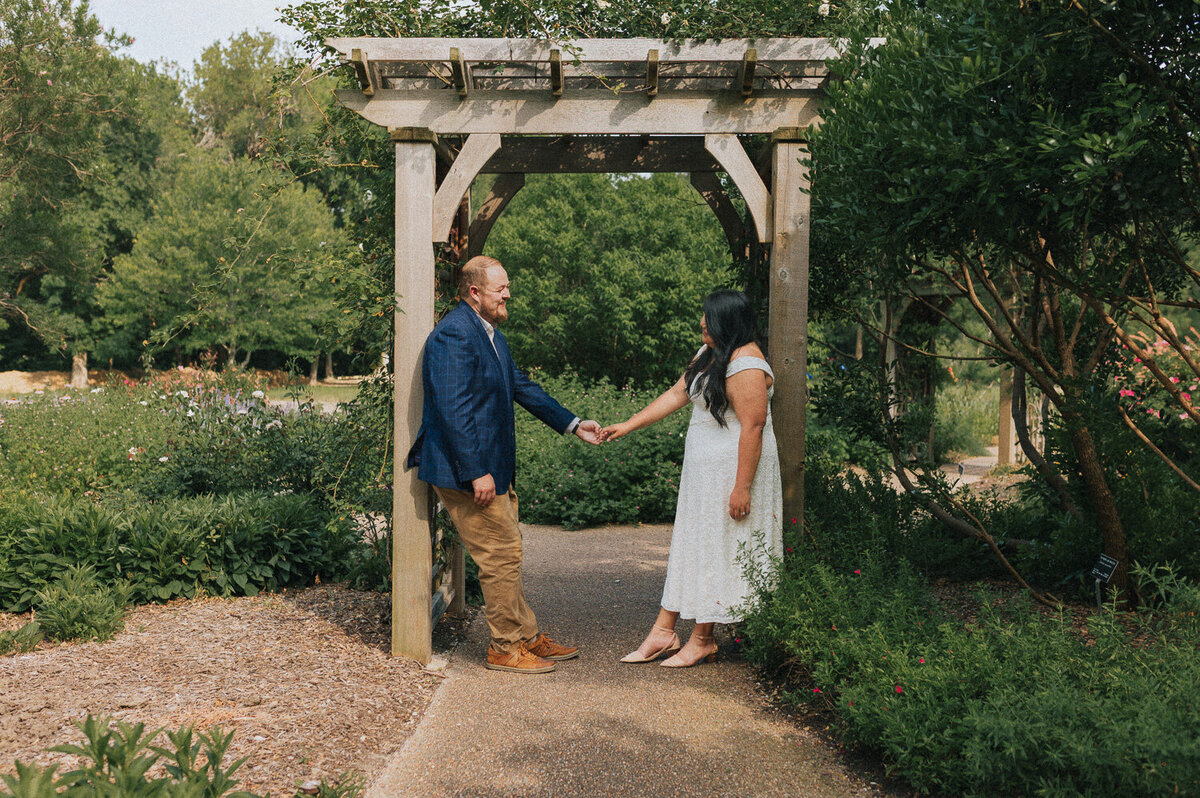 fort-worth-botanic-gardens-engagement-24