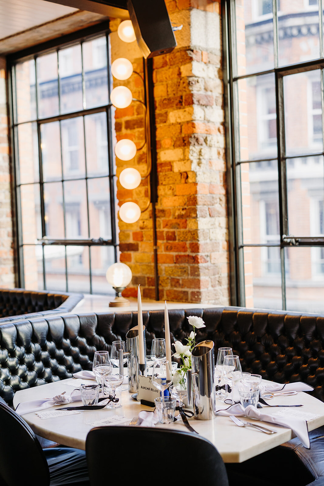 Black and white chic wedding wedding table decor at Roberta’s in Dublin, Ireland