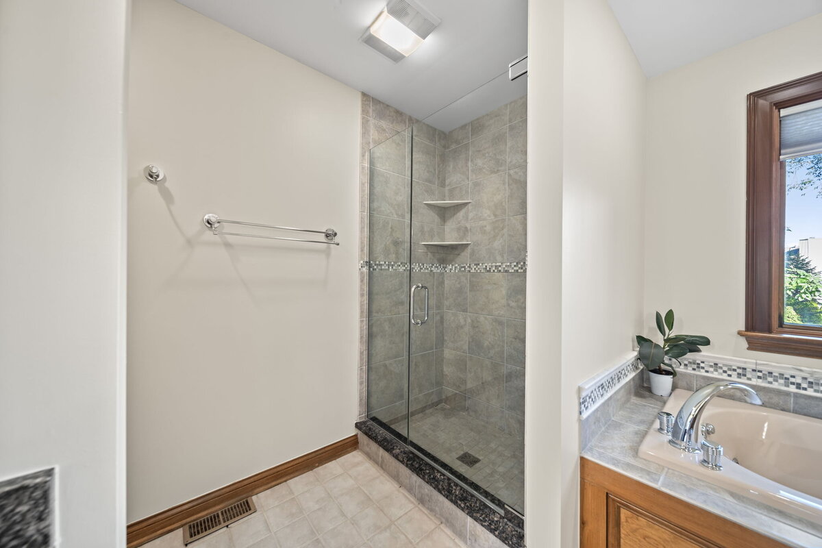 60-web-or-mls-A7407484
